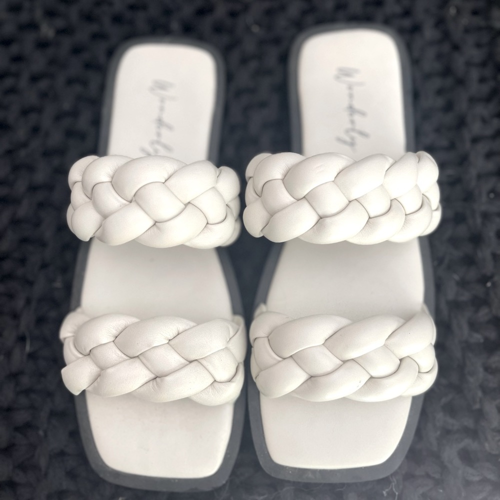 Wonderly Sandals